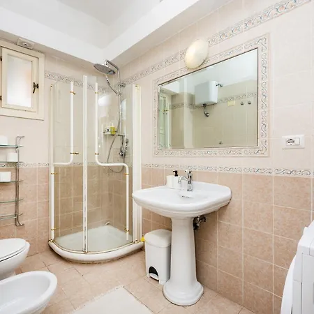Appartement X 8 Guests Near Termini & Santa Maria Maggiore Rome